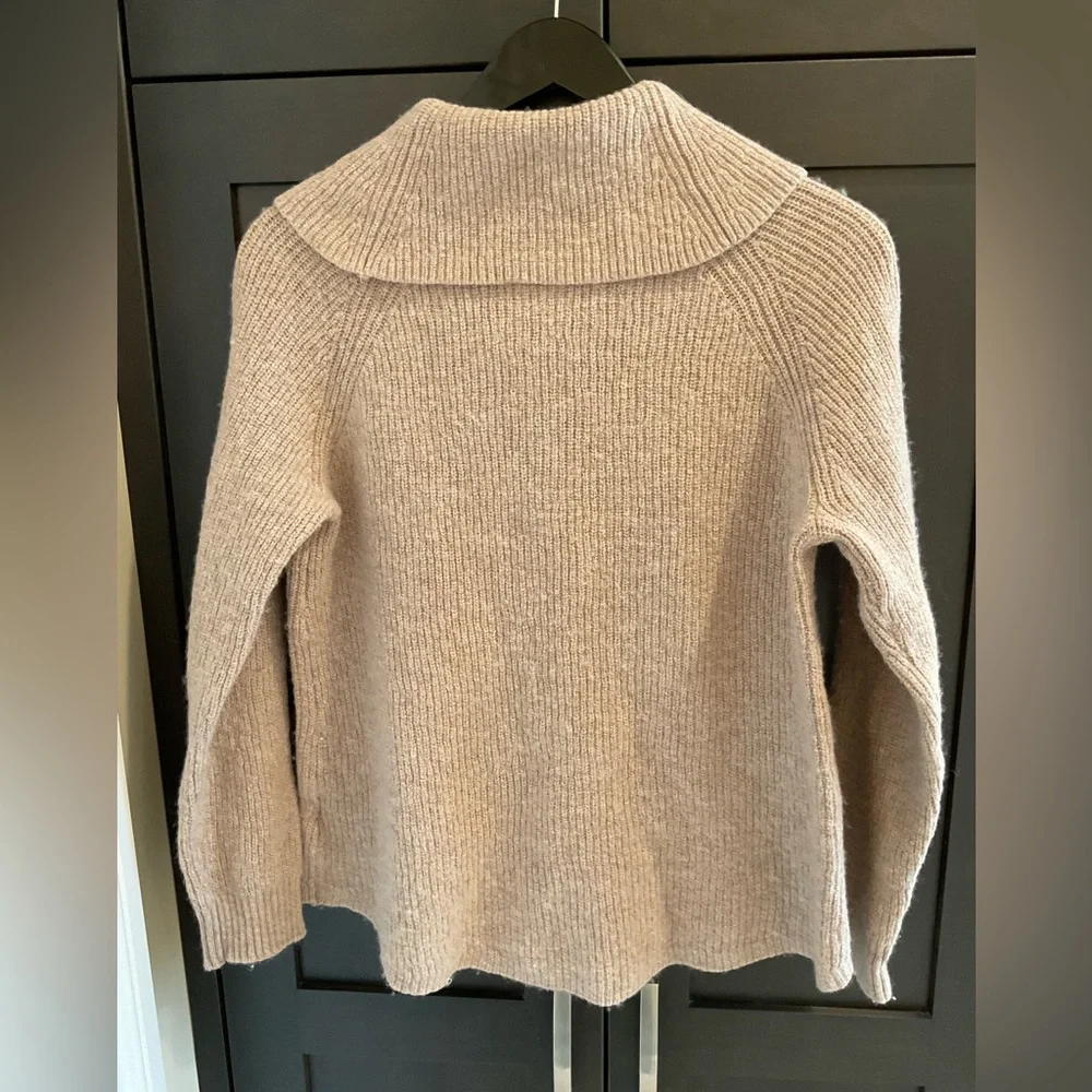 ✨ 🍂 Tahari Beige Women’s Turtleneck Sweater Merino Wool Cotton Blend Sz L - Picture 2 of 9